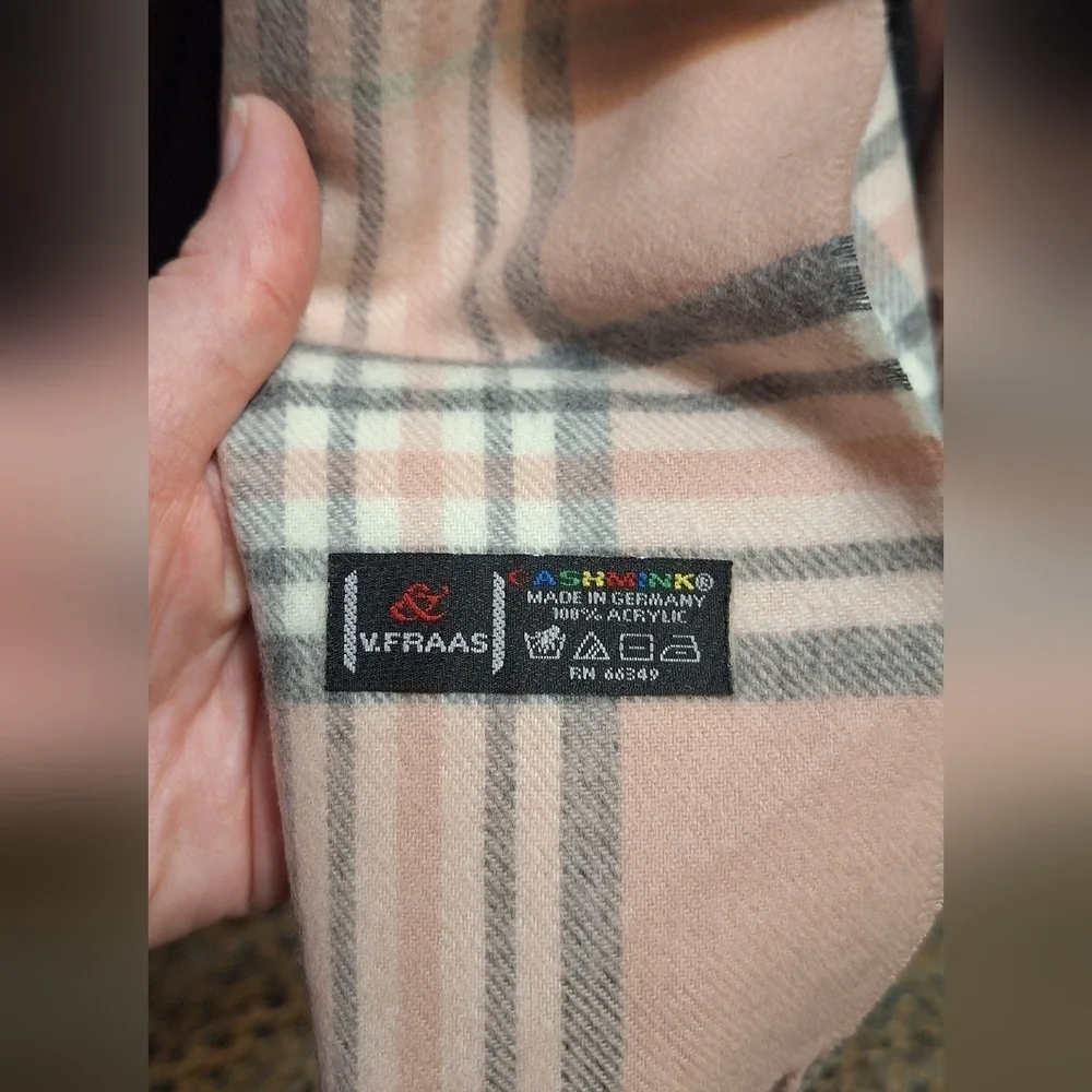 V. FRAAS Light Pink and Gray Checkered Scarf One Size